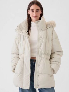 GAP Women's Light Gray Quilted Puffer Coat with Belt and Fur-Trim Hood